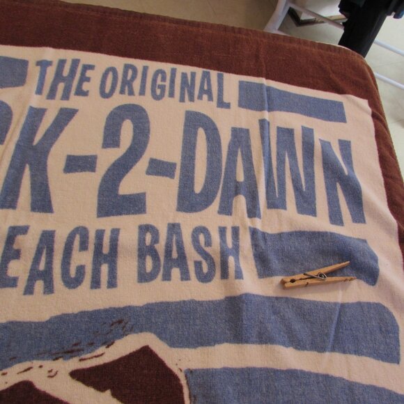 American Eagle "Dusk to Dawn" Beach Bash Towel 59"x28.5" - Picture 12 of 13